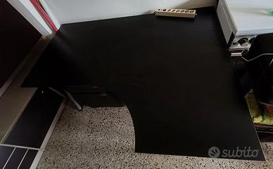 Scrivania angolare in legno