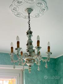 Lampadario vintage in ceramica decorata con fiori