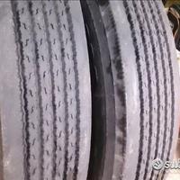 Coppia pneumatici usati 385 65 22.5 Bridgestone
