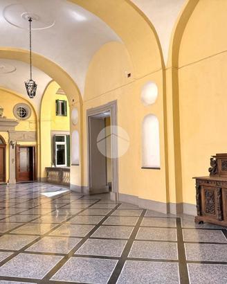 4 LOCALI A NAPOLI