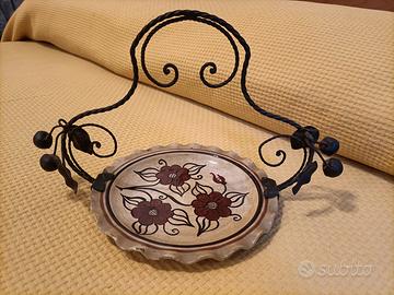 Centrotavola ceramica e ferro battuto