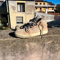 Sneaker off-white numero 43