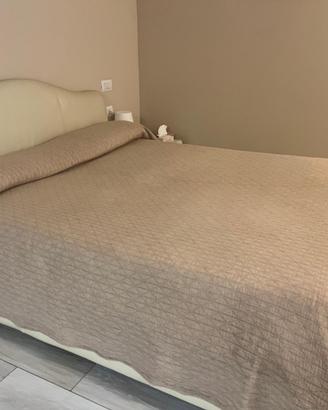 letto matrimoniale in pelle