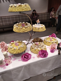 Petali rose rosa finti di carta