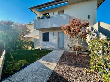 Bicamere con giardino