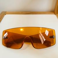 Occhiali arancioni nuovi