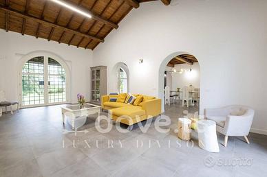 Villa di 260 m² con più di 5 locali e box auto a C