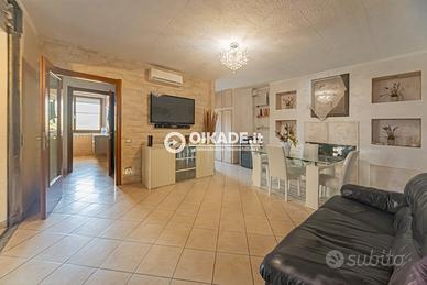 Trivano con cortile privato e p.auto - USSANA