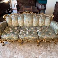 Divano, due poltrone, due poltroncine e tavolino