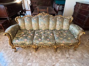 Divano, due poltrone, due poltroncine e tavolino