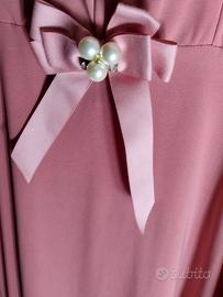 Abito elegante con coprispalle 