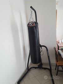 Sacco da boxe pugilato con struttura