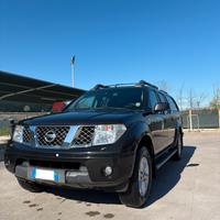 Nissan Navara 2.5 dCi Double Cab | Hard-Top |