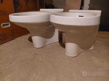 Coppia di servizi in porcellana bianca