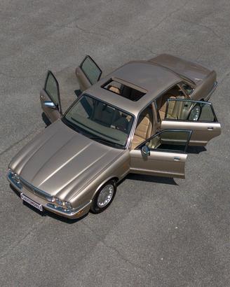 Daimler Super V8 XJ X300* LWB * Topaz con interni 