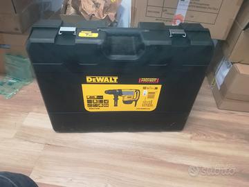 Martello pneumatico demolitore DeWALT D25733K