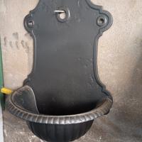 Fontana in ghisa da parete