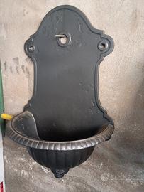 Fontana in ghisa da parete