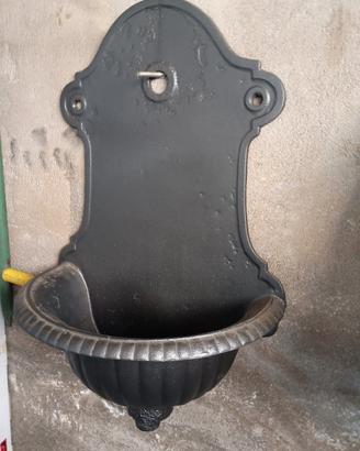 Fontana in ghisa da parete