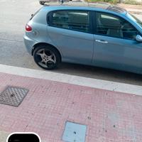 solo pezzi  di ricambi non marciante 