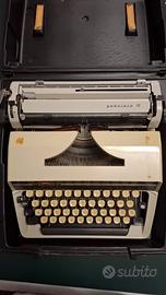macchina da scrivere Adler