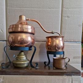 Alambicco in rame decorativo su base in legno