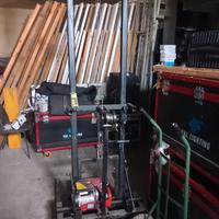 Sollevatore  per casse  audio elettrico e manuale