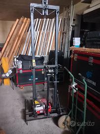 Sollevatore  per casse  audio elettrico e manuale