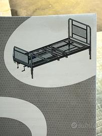 Letto ospedaliero con sponde per degenti