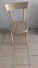 Sedia in legno d'epoca vintage 