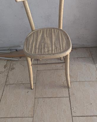 Sedia in legno d'epoca vintage 