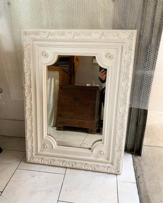 Specchio con cornice in gesso