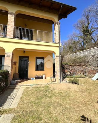 VILLA A SCHIERA A GIAVENO