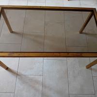 Tavolino anni '70 in ottone con vetro fumé.