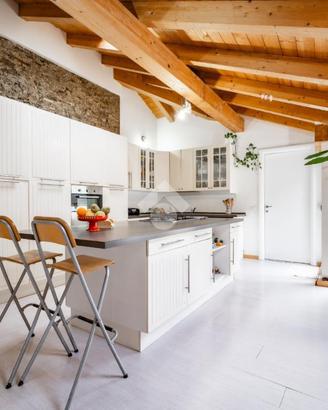 CASA SEMINDIPENDENTE A CASTELLO DI BRIANZA