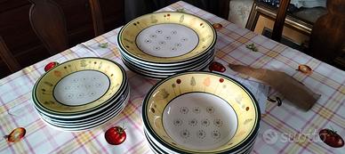 set di piatti e scodelle 