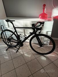 bicicletta da corsa in carbonio