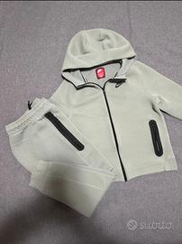completo nike tech fleece