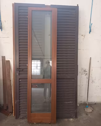 Porta finestra in legno, con persiana in alluminio