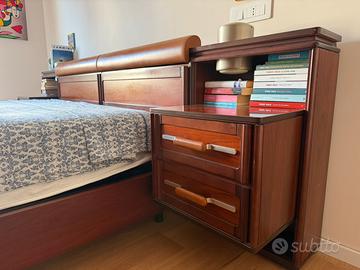 Letto matrimoniale con comodini e comó