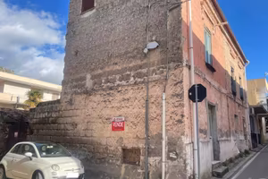 Palazzo / Stabile di 736 m² con più di 5 locali a 