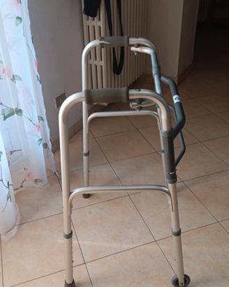 girello  deambulatore
