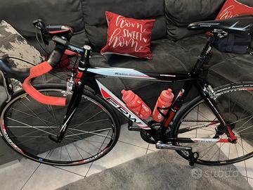 Bici da corsa carbonio ultra leggere