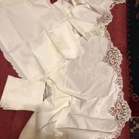 Lenzuola matrimoniali ricamate a mano