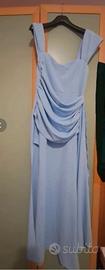 Abito lungo azzurro elegante con spacco