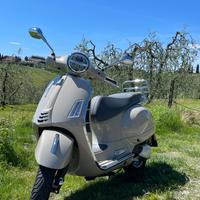 Piaggio Vespa 300 GTS - 2023