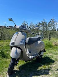 Piaggio Vespa 300 GTS - 2023