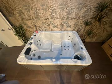 Mini piscina idromassaggio Treesse