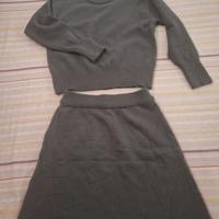 Completo in maglia con gonna