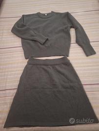 Completo in maglia con gonna